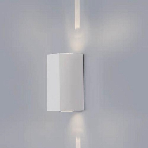 Светильник уличный настенный ITALLINE  IT01-A150/2 white
